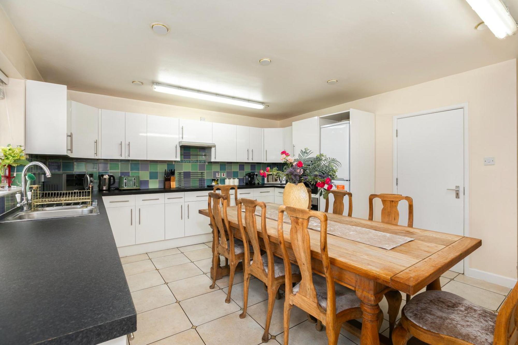 Rural Lodge Stay In Windsor! Hot Tub! Sleeps 20 Bray Bagian luar foto