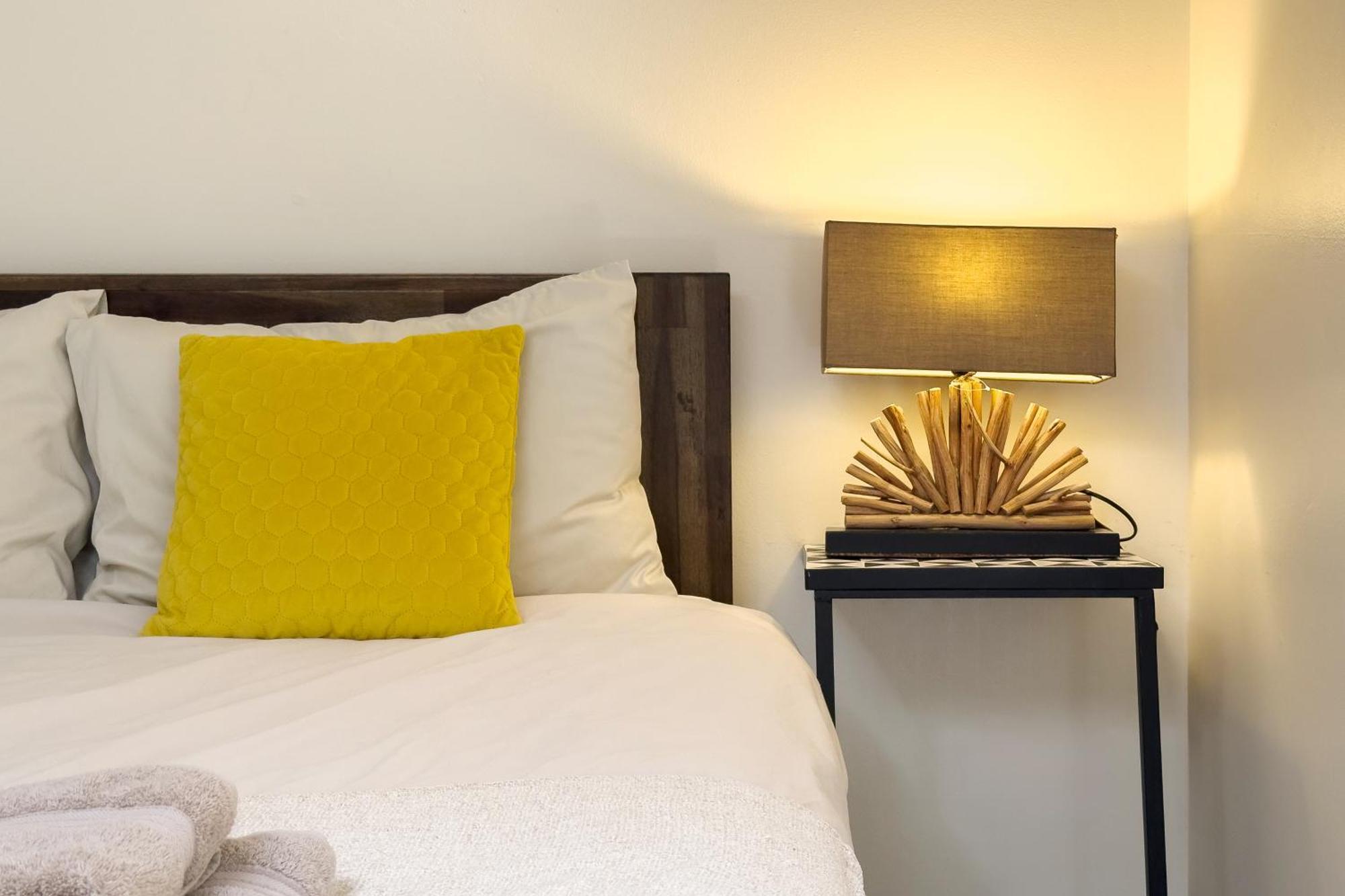 Rural Lodge Stay In Windsor! Hot Tub! Sleeps 20 Bray Bagian luar foto