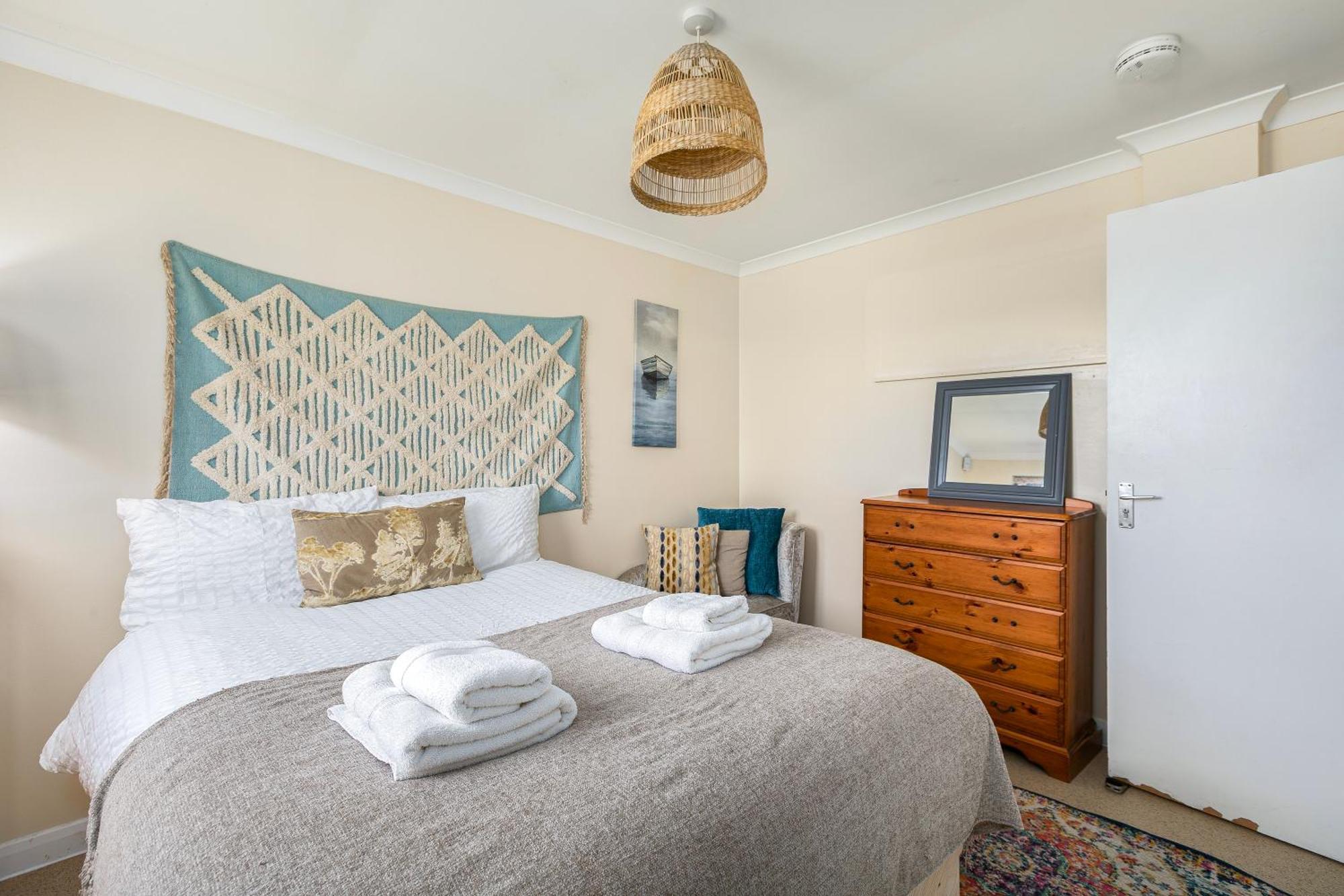 Rural Lodge Stay In Windsor! Hot Tub! Sleeps 20 Bray Bagian luar foto