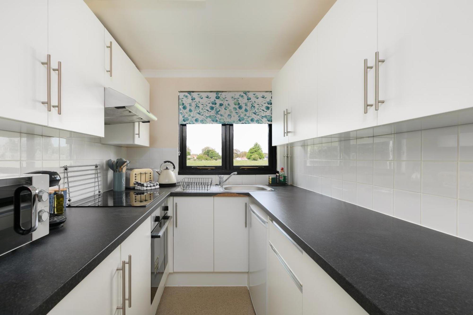 Rural Lodge Stay In Windsor! Hot Tub! Sleeps 20 Bray Bagian luar foto