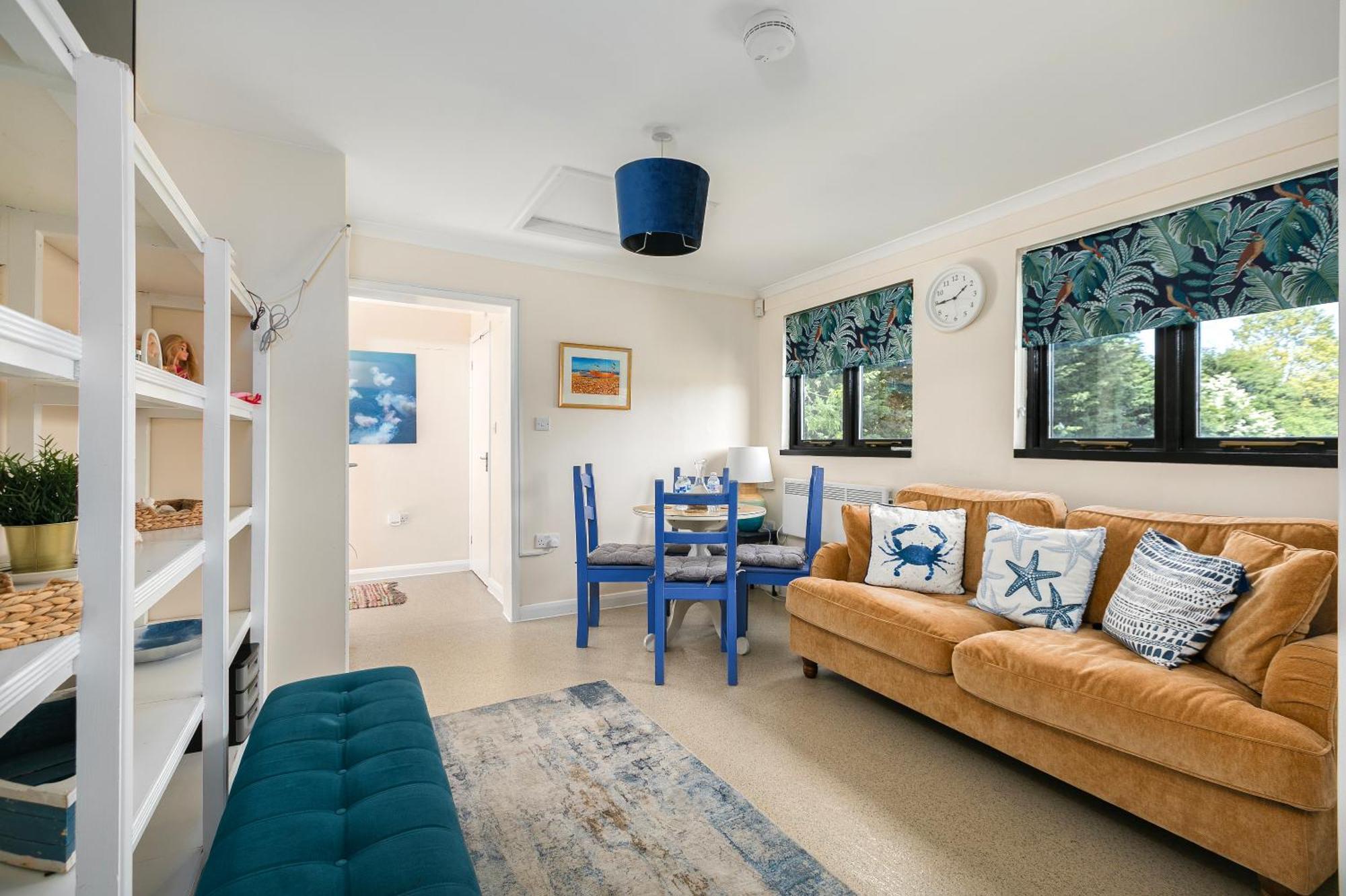 Rural Lodge Stay In Windsor! Hot Tub! Sleeps 20 Bray Bagian luar foto
