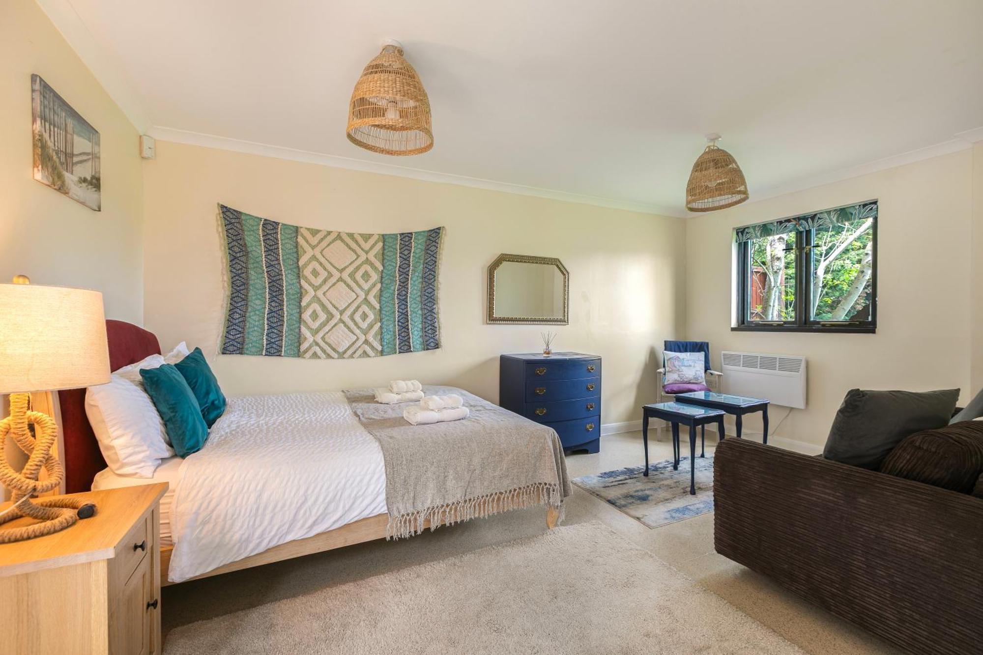 Rural Lodge Stay In Windsor! Hot Tub! Sleeps 20 Bray Bagian luar foto