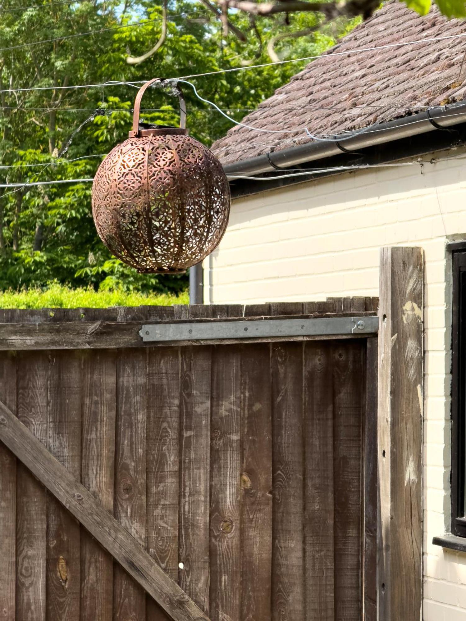Rural Lodge Stay In Windsor! Hot Tub! Sleeps 20 Bray Bagian luar foto